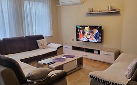 Apartman Centar Bulevar Ex Sa Garazom
