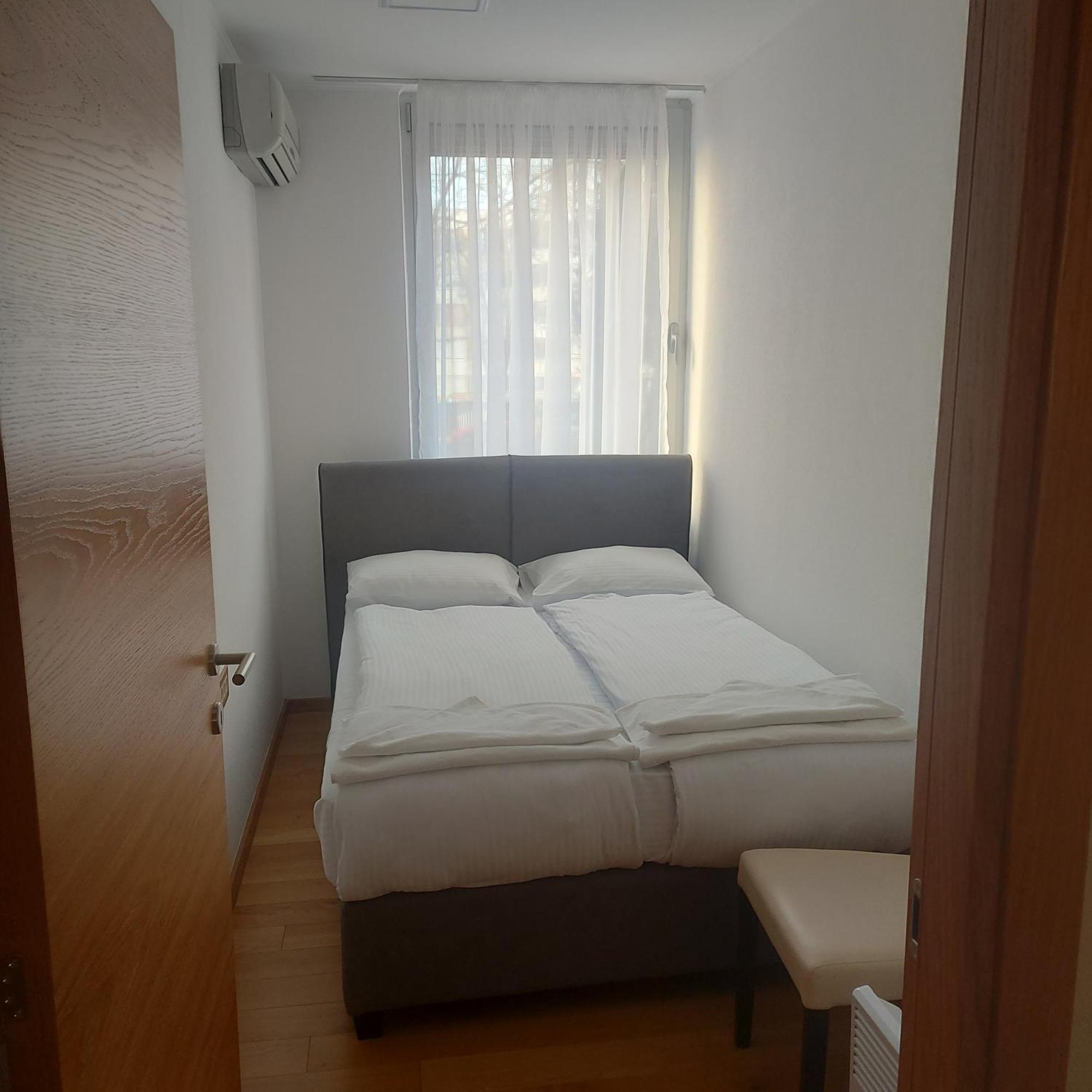 Apartman Centar Bulevar Ex Sa Garazom Banja Luka Esterno foto