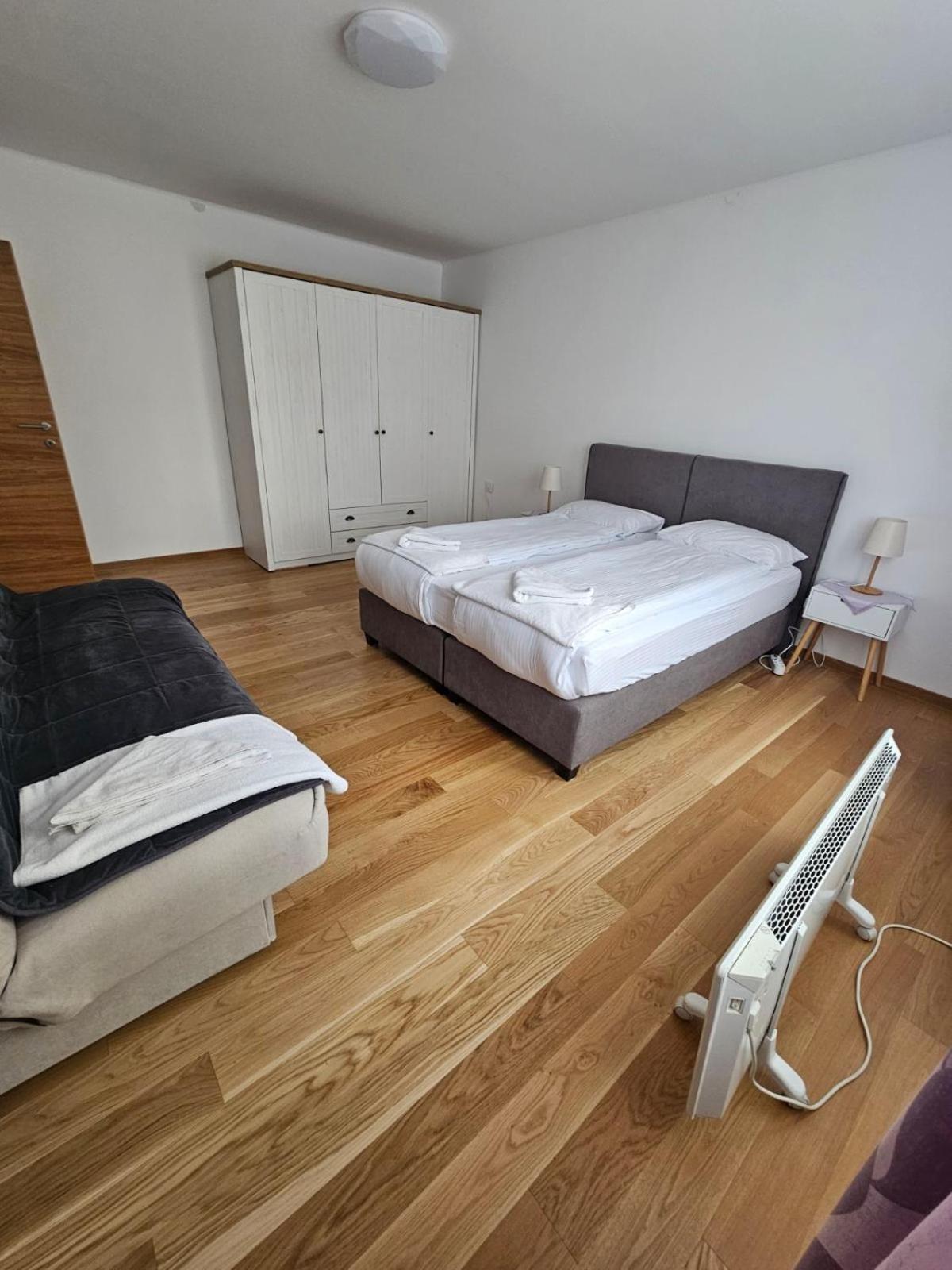 Apartman Centar Bulevar Ex Sa Garazom Banja Luka Esterno foto