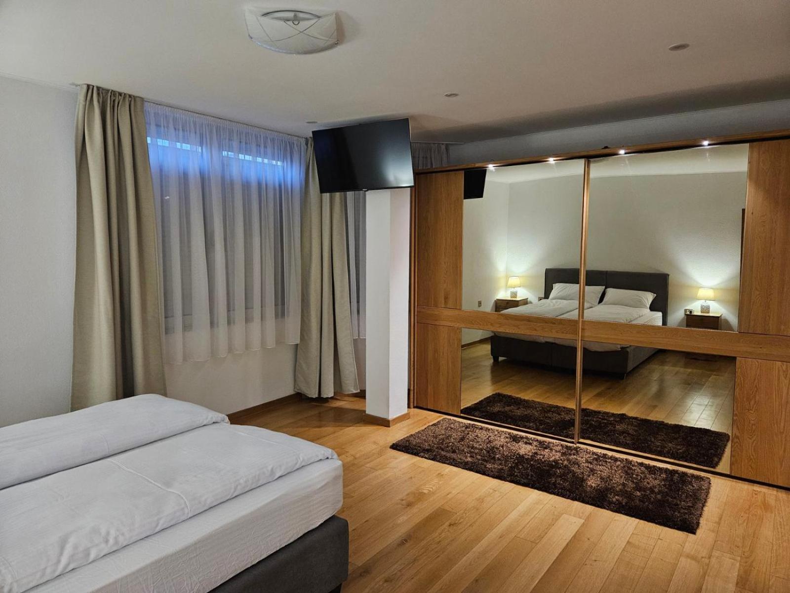 Apartman Centar Bulevar Ex Sa Garazom Banja Luka Esterno foto