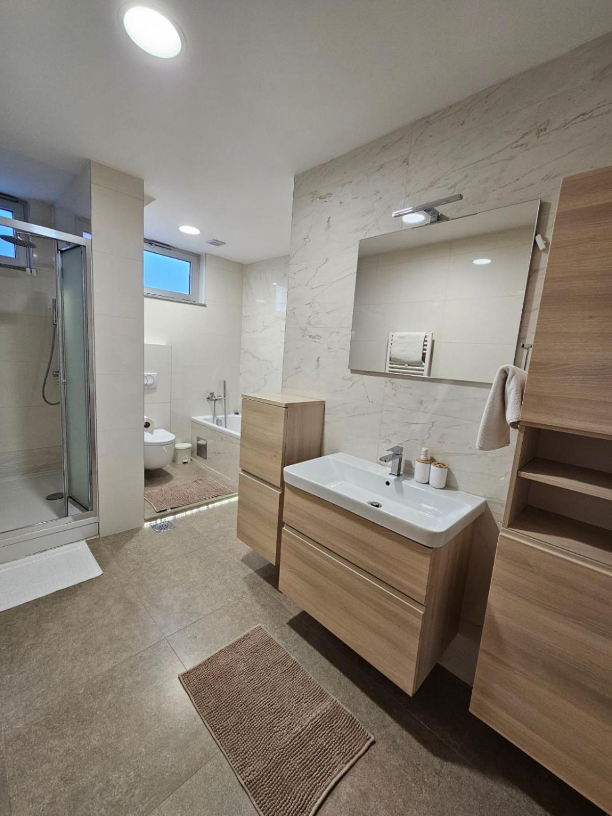 Apartman Centar Bulevar Ex Sa Garazom Banja Luka Esterno foto