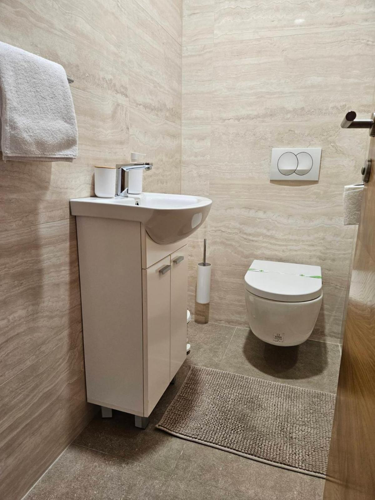 Apartman Centar Bulevar Ex Sa Garazom Banja Luka Esterno foto