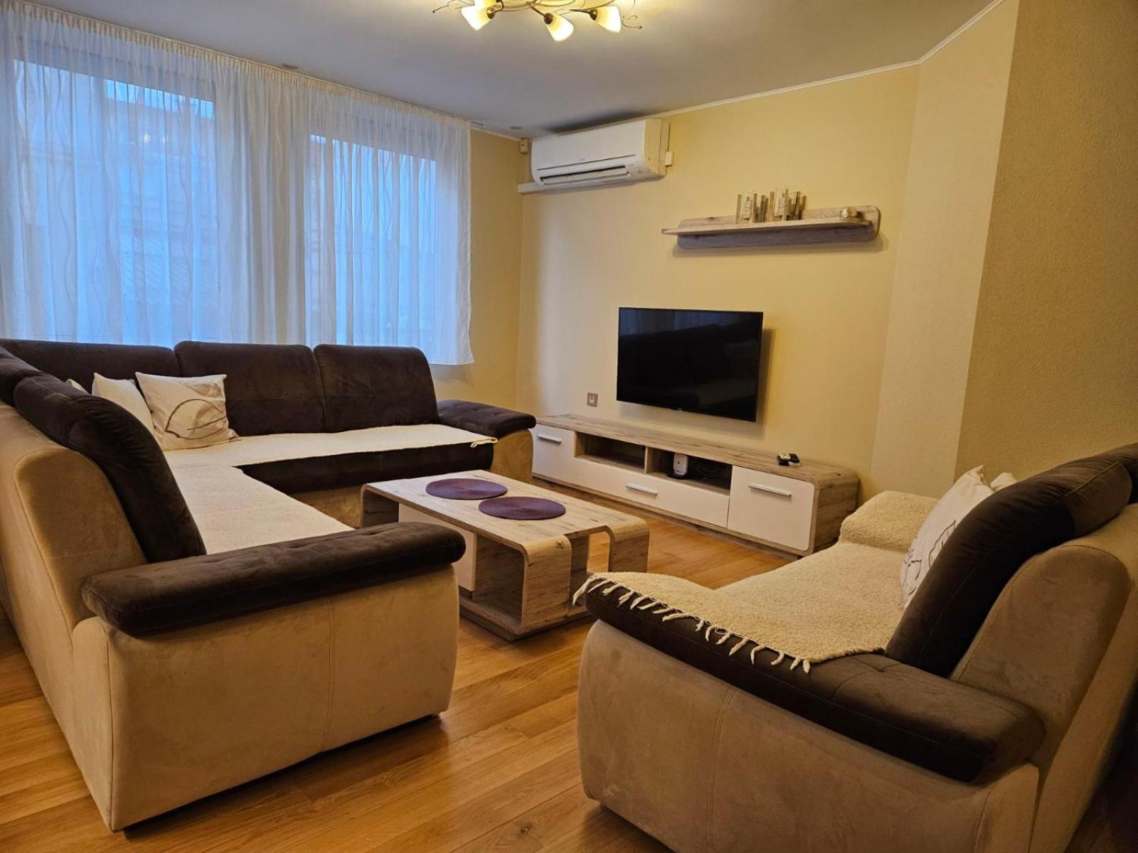 Apartman Centar Bulevar Ex Sa Garazom Banja Luka Esterno foto