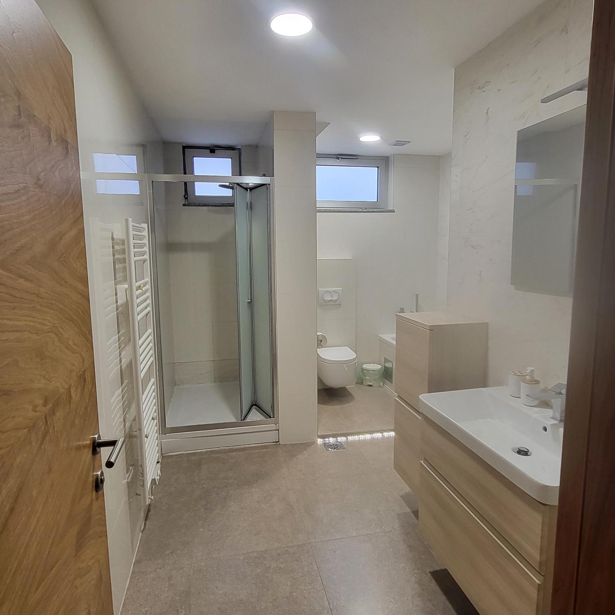Apartman Centar Bulevar Ex Sa Garazom Banja Luka Esterno foto