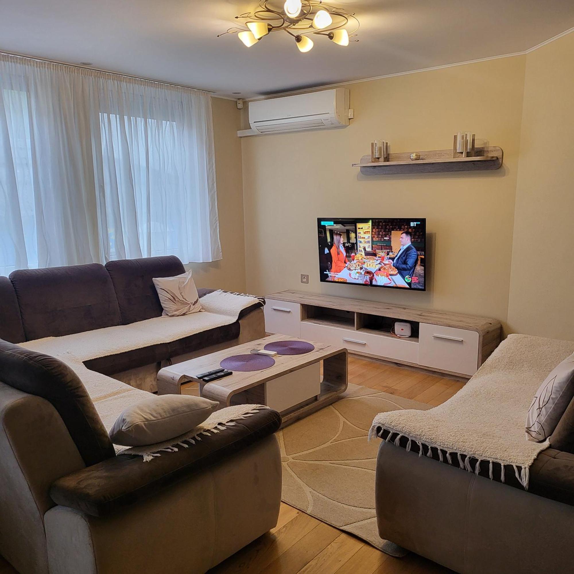 Apartman Centar Bulevar Ex Sa Garazom Banja Luka Esterno foto